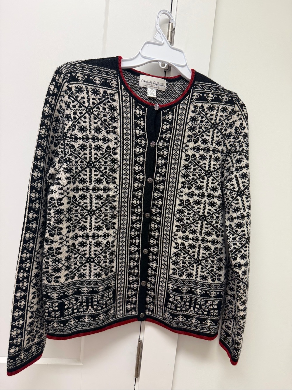Casual Corner stunning patterned Italian merino wool knit cardigan- Size M